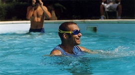 Lionel essai flat dans piscine