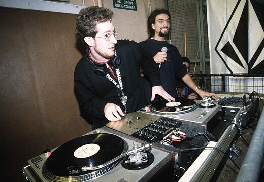 Dj-2